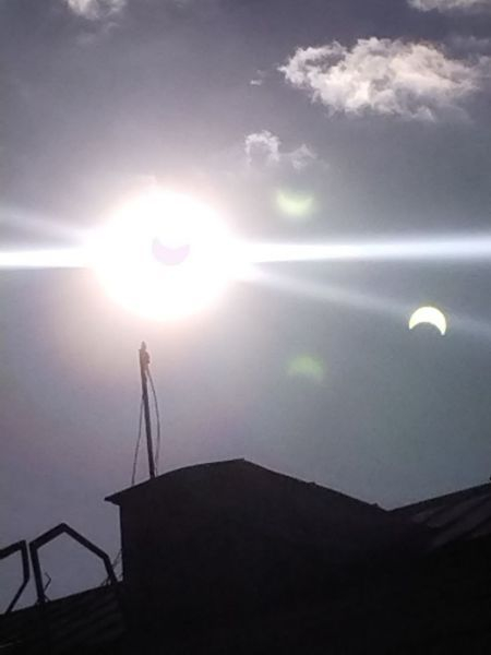 Жители ЦФО наблюдали солнечное затмение 